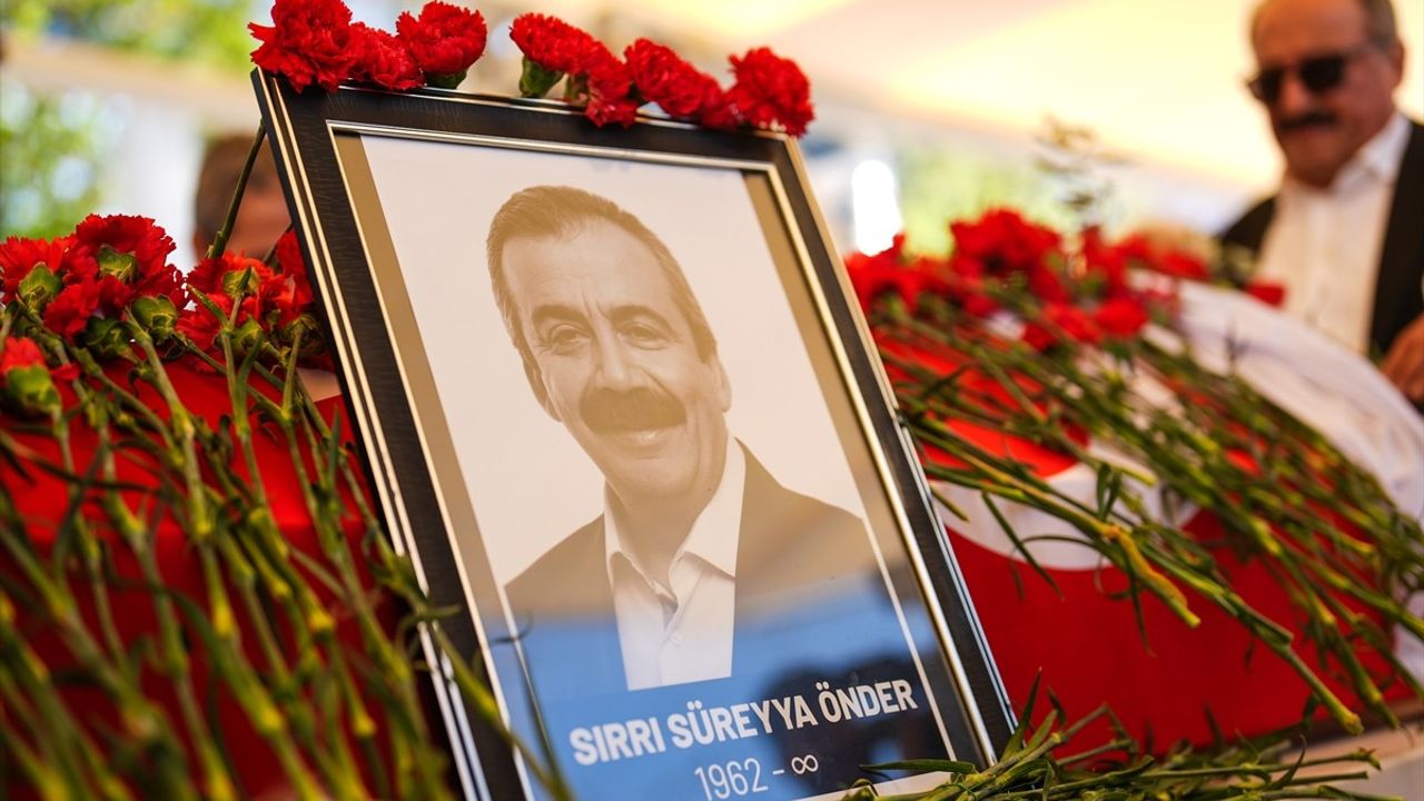 TBMM Başkanvekili Sırrı Süreyya Önder'in Cenazesi Barbaros Hayrettin Paşa Camisi'nde