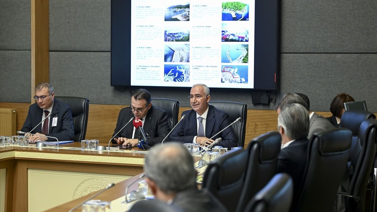 TBMM KİT Komisyonu'nda Kıyı Emniyeti ve Denizcilik İşletmeleri Hesapları Görüşüldü