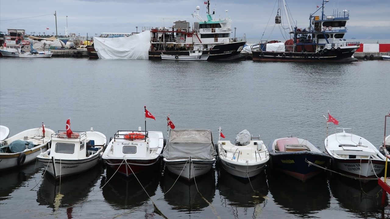 Tekirdağ'da Poyraz Deniz Ulaşımını Vuruyor