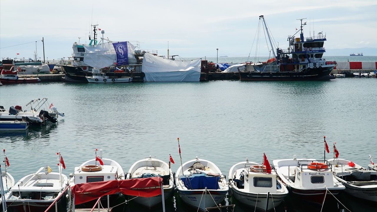 Tekirdağ'da Poyraz Denizde Ulaşımı Olumsuz Etkiliyor