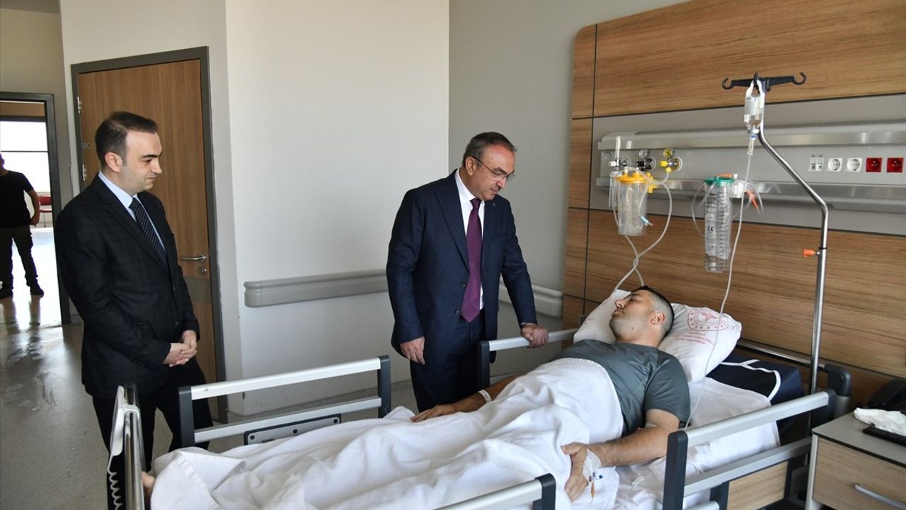 Tekirdağ Valisi Soytürk'ten Yaralı Polis Memuruna Geçmiş Olsun Ziyareti