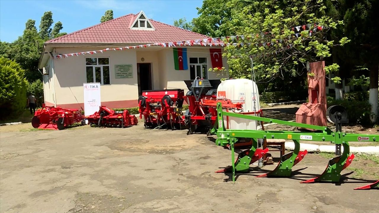 TİKA, Lenkeran'daki Sağlık Durumu Kısıtlı Çocuklara Halı Saha Desteği Sağladı