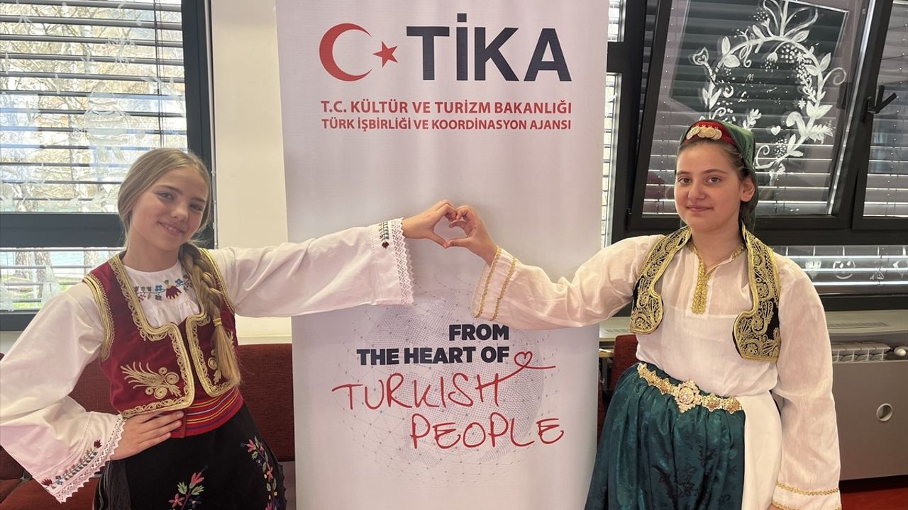 TİKA, Sırbistan'daki Kültür Derneğine Geleneksel Kıyafet Desteği Sağladı