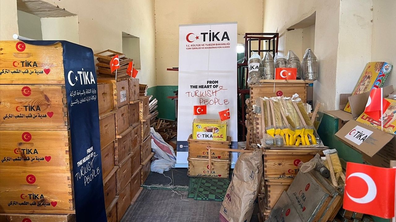 TİKA, Sudan'da Arıcılara Ekipman Desteği Sağladı