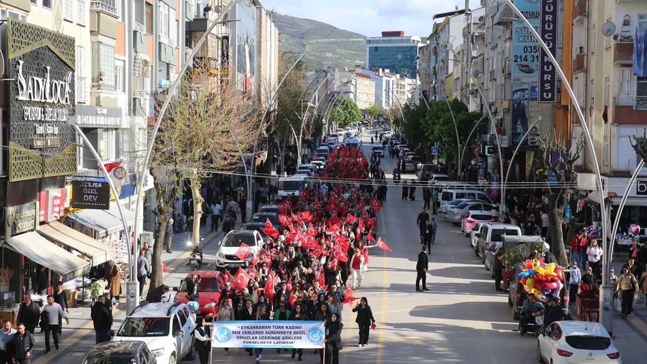 Tokat'ta 3 Mayıs Türkçülük Yürüyüşü Coşkusu