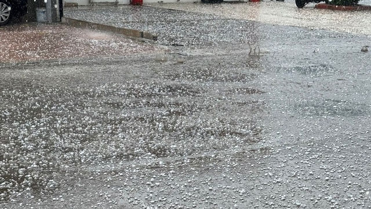 Tokat'ta Dolu ve Sağanak Yağış Hayatı Olumsuz Etkiledi