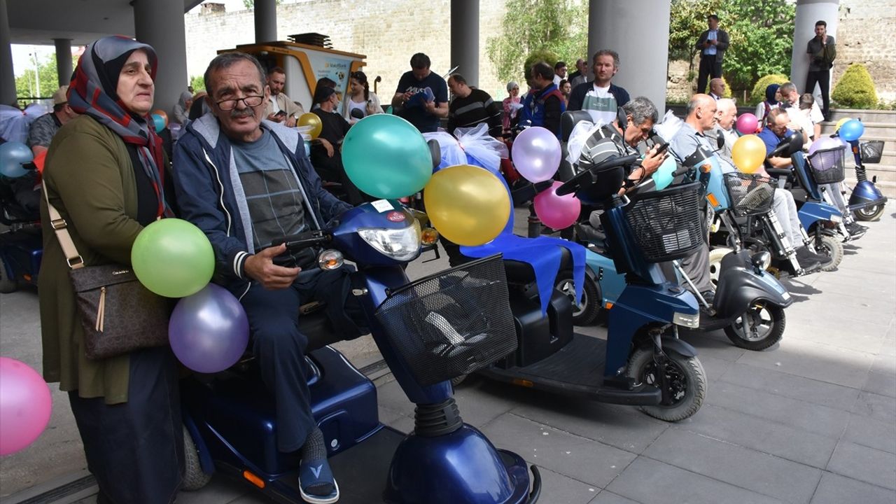 Trabzon'da 142 Engelliye Tekerlekli Sandalye ve Medikal Malzeme Desteği