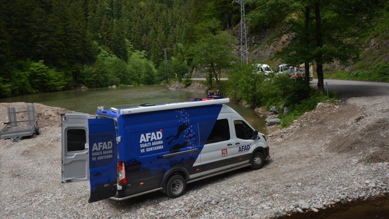 Trabzon'da Derenin Sularına Kapılan 9 Yaşındaki Çocuk Bulundu