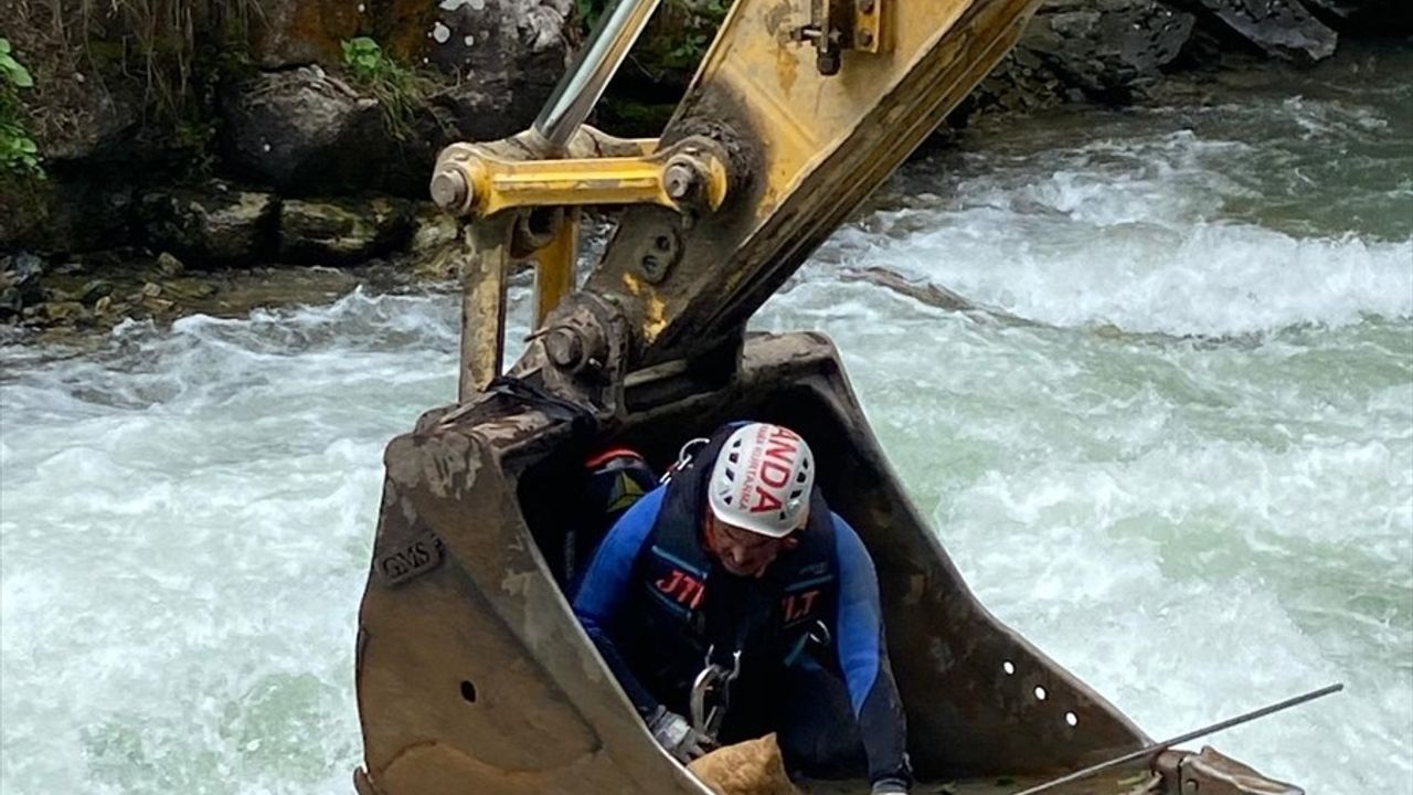 Trabzon'da Kaybolan 9 Yaşındaki Çocuğun Arama Çalışmaları Devam Ediyor