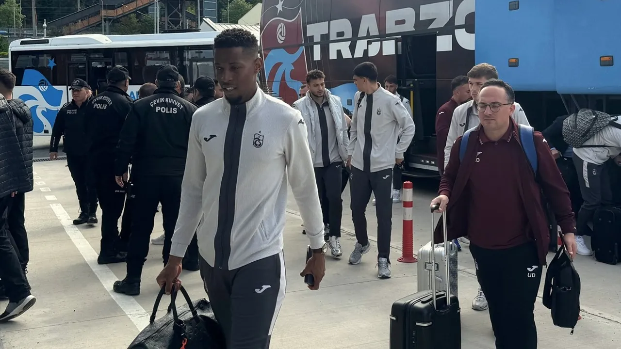 Trabzonspor, Kasımpaşa Maçı İçin İstanbul'a Uçtu