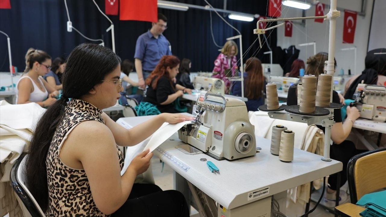 Trakya Üniversitesi Öğrencileri, Ameliyathane Tekstil Ürünleri Üretiyor