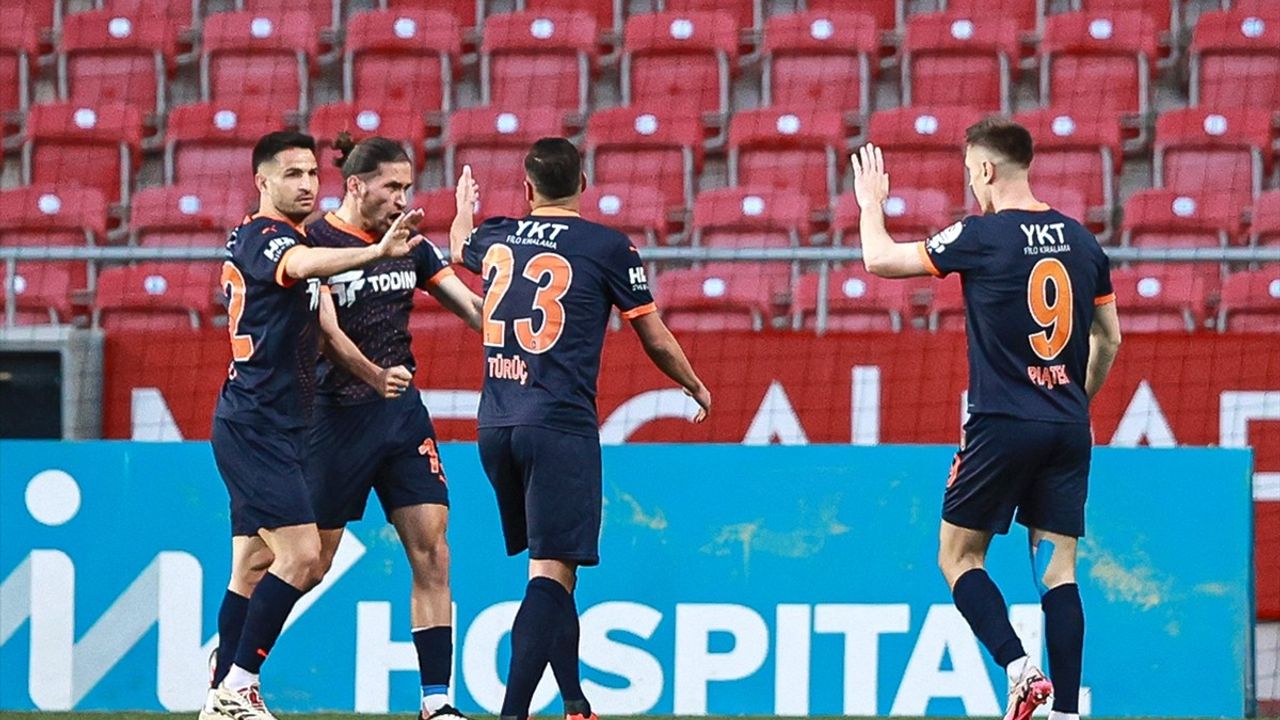 Trendyol Süper Lig: Başakşehir, Hatayspor'u 2-1 Geçti!