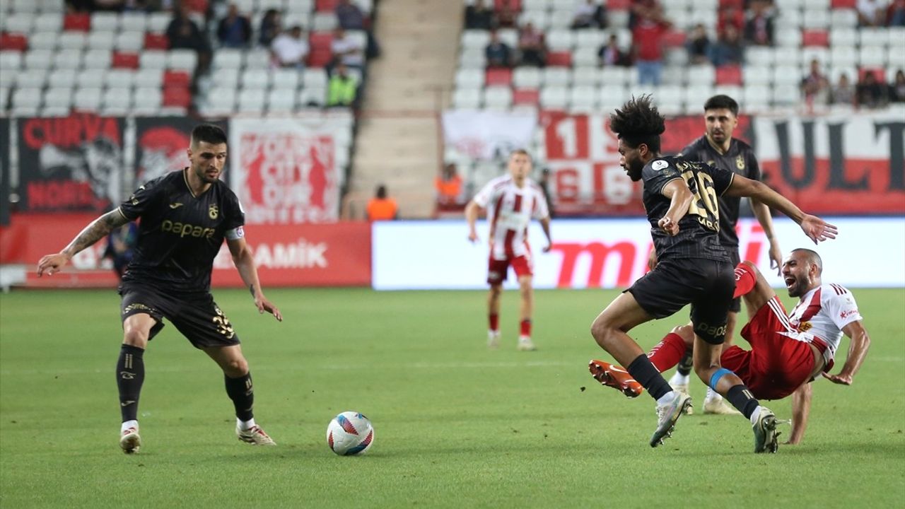 Trendyol Süper Lig'de Trabzonspor, Antalyaspor'u 2-0 Geçti