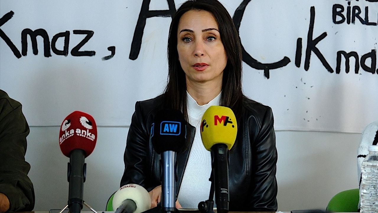 Tülay Hatimoğulları Van'da 'Barış ve Demokratik Toplum' Paneline Katıldı