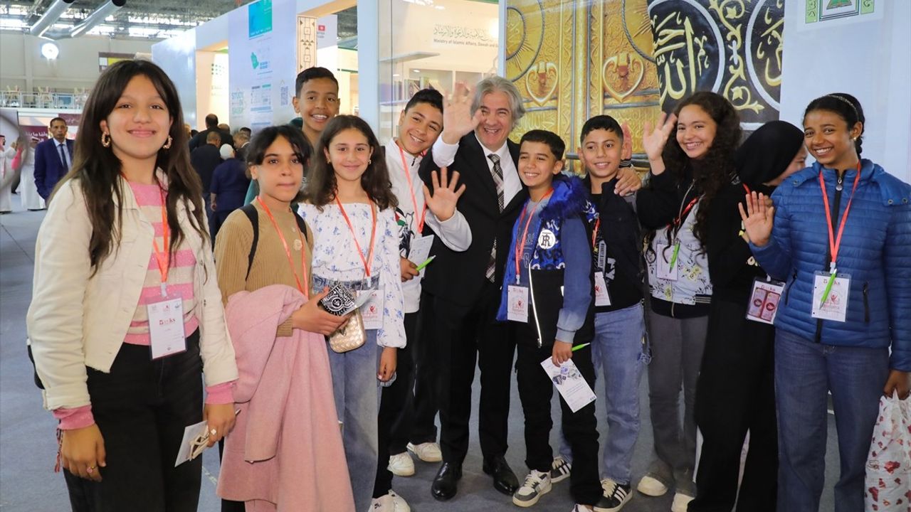 Tunus Uluslararası Kitap Fuarı'nda Türkiye Ulusal Standı Büyüleyici Projeleriyle Göz Doldurdu