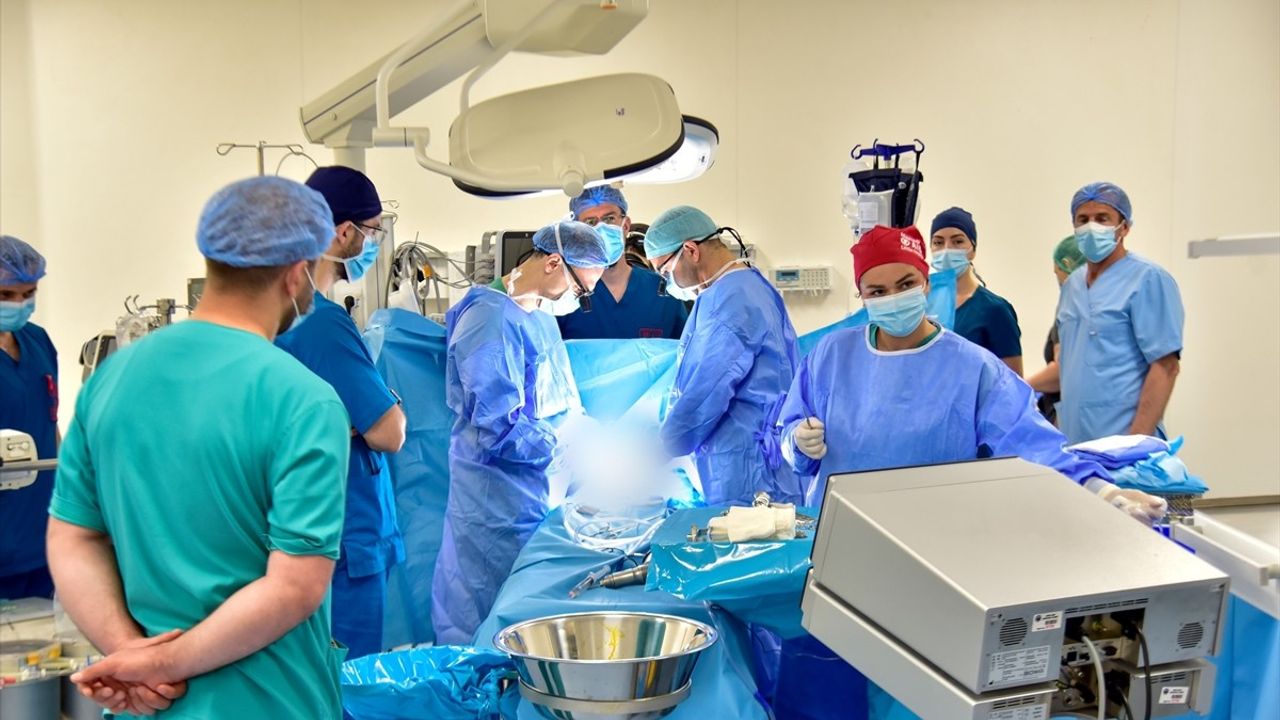 Türk Doktorlar Kosova'da 12 Çocuğu Ameliyat Edecek