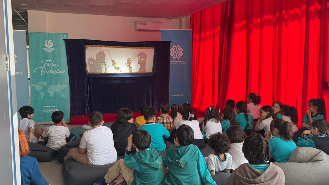 Türk Gölge Oyunu Hacivat-Karagöz, Gürcistan'daki Öğrencilerle Buluştu