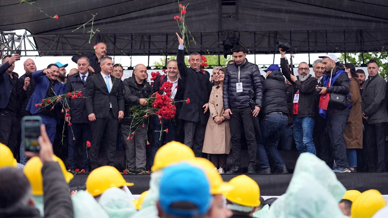 TÜRK-İŞ 1 Mayıs'ı İstanbul'da Coşkuyla Kutladı