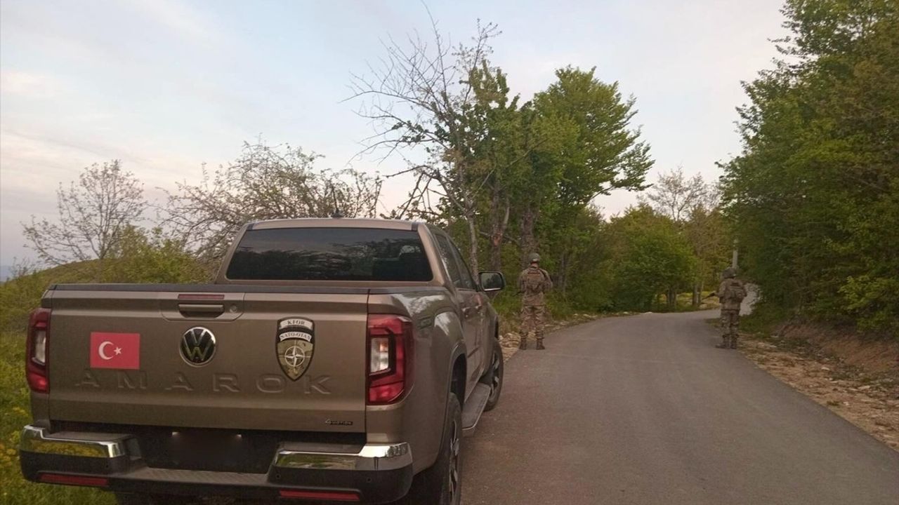 Türk Mehmetçik, Kosova'da Güvenliği Sağlamak İçin Devriye Faaliyetlerine Devam Ediyor