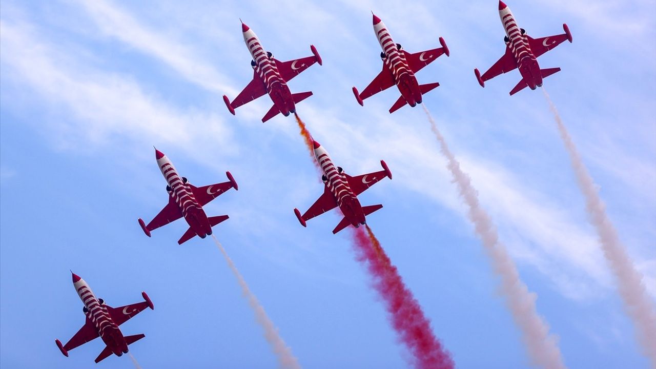 Türk Yıldızları, Uluslararası Anadolu Ankası Tatbikatı-2025'te Muhteşem Gösteri Uçuşu Gerçekleştirdi