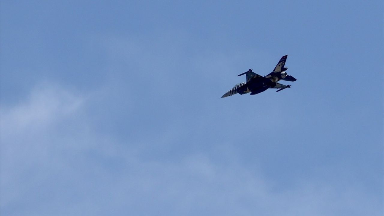 Türk Yıldızları ve SOLOTÜRK'ten Samsun'da Etkileyici Prova Uçuşu