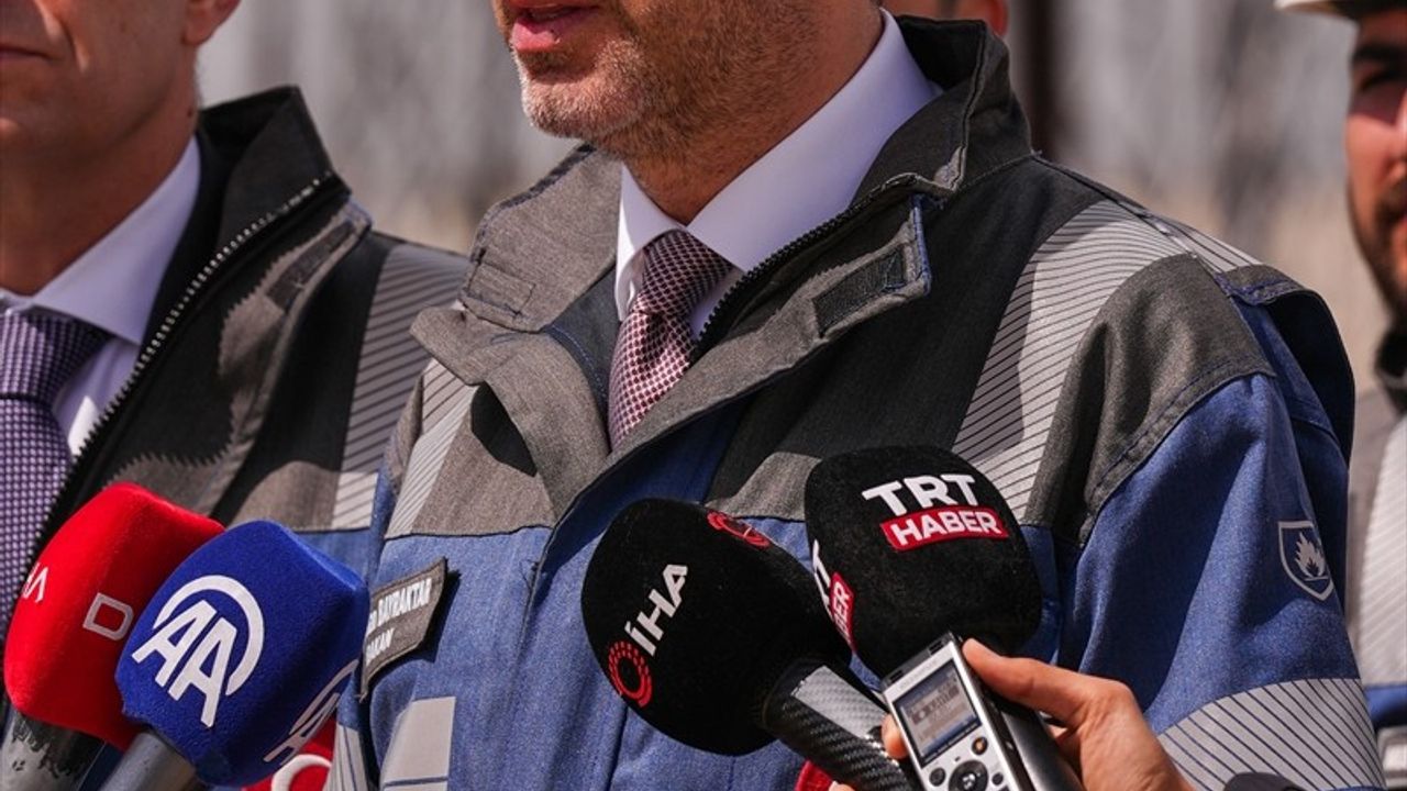 Türkiye'de Elektrik Kesintisi Yok: Bakan Bayraktar Açıklamada Bulundu