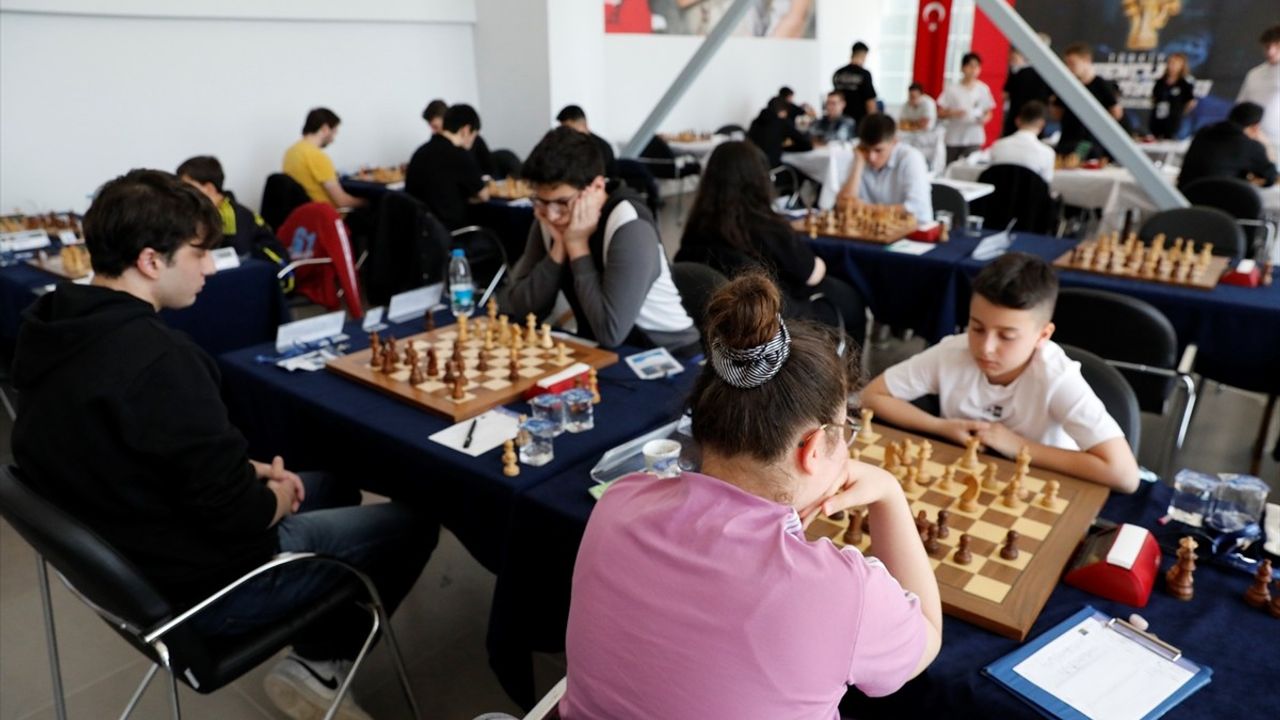 Türkiye Gençler Satranç Şampiyonası Samsun'da Devam Ediyor