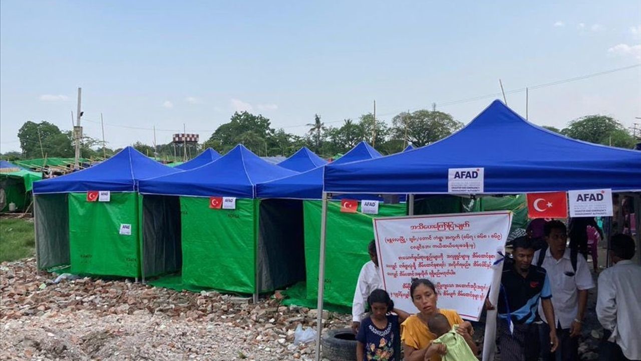Türkiye, Myanmar'daki Depremzedelere Yardım Gönderdi