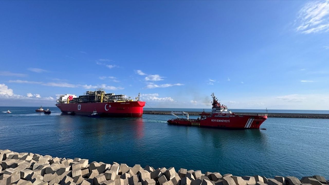 Türkiye'nin İlk Yüzer Doğal Gaz Üretim Platformu Osman Gazi Filyos Limanı'nda