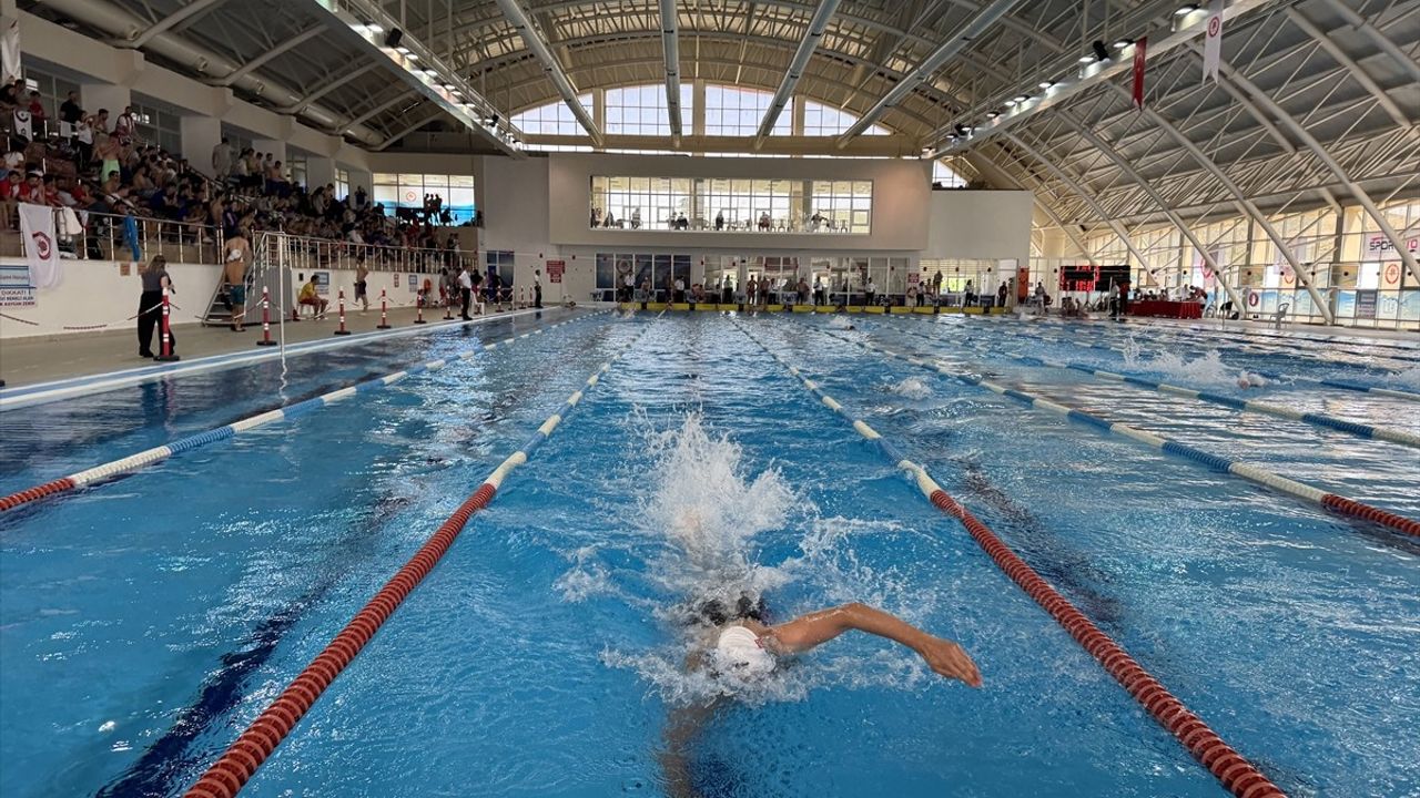 Türkiye Yüzme Şampiyonası Isparta'da Başladı