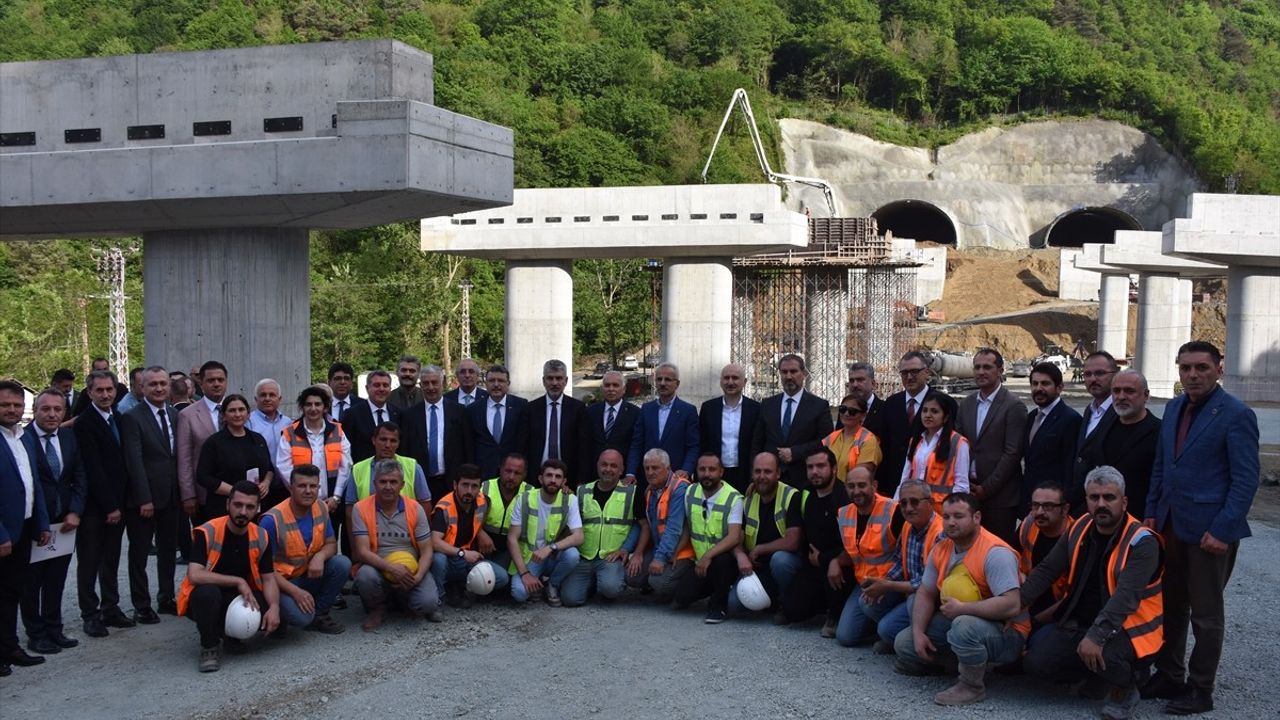 Ulaştırma Bakanı Uraloğlu, Trabzon'daki Ulaşım Projelerini Duyurdu