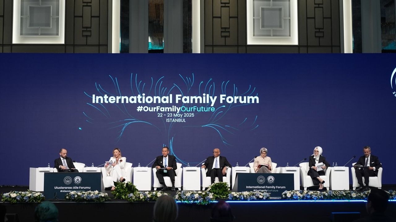 Uluslararası Aile Forumu'nda İlk Gün Paneli: Kültür, Sanat ve Medya Üzerine Tartışmalar
