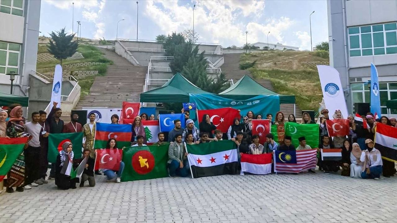 Uluslararası Öğrenciler Konya'da Kültürlerini Tanıttı