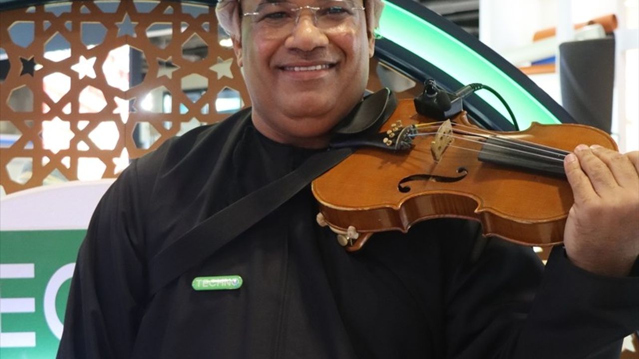 Ummanlı Kemancı Kindi, Maskat'ta Türk ve Filistin Eserlerini Seslendirdi