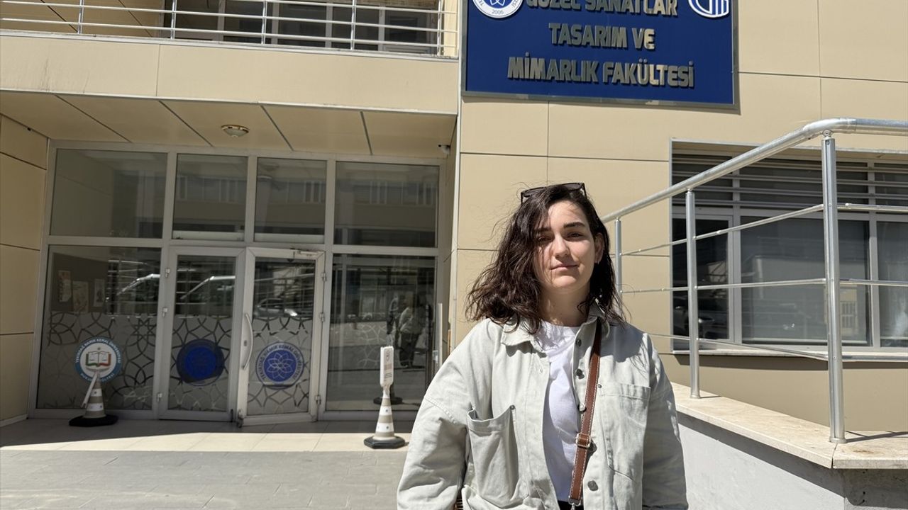 Üniversite Öğrencisi Büşra Solak: Tarım ve Hayvancılıkla Gençlere İlham Veriyor