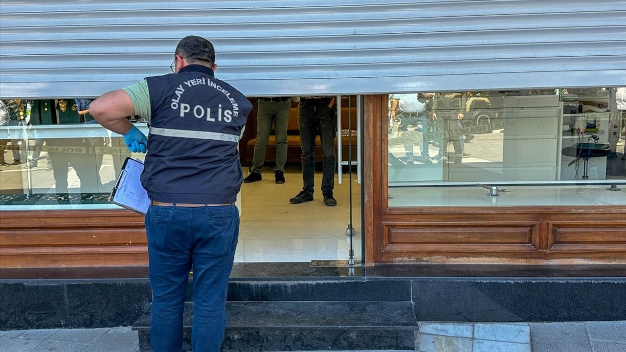 Uşak'taki Kuyumcu Saldırısında İki Kişi Yaralandı