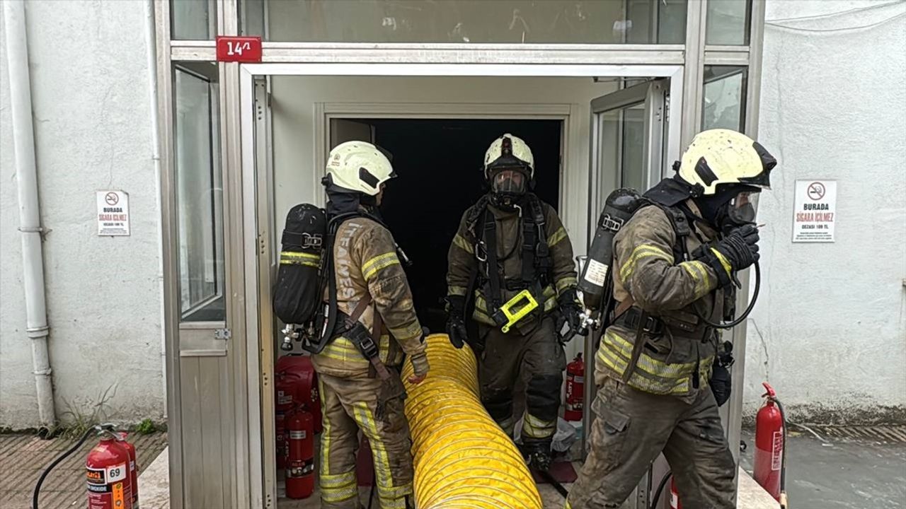 Üsküdar Devlet Hastanesi'nde Ecza Deposunda Yangın Çıktı