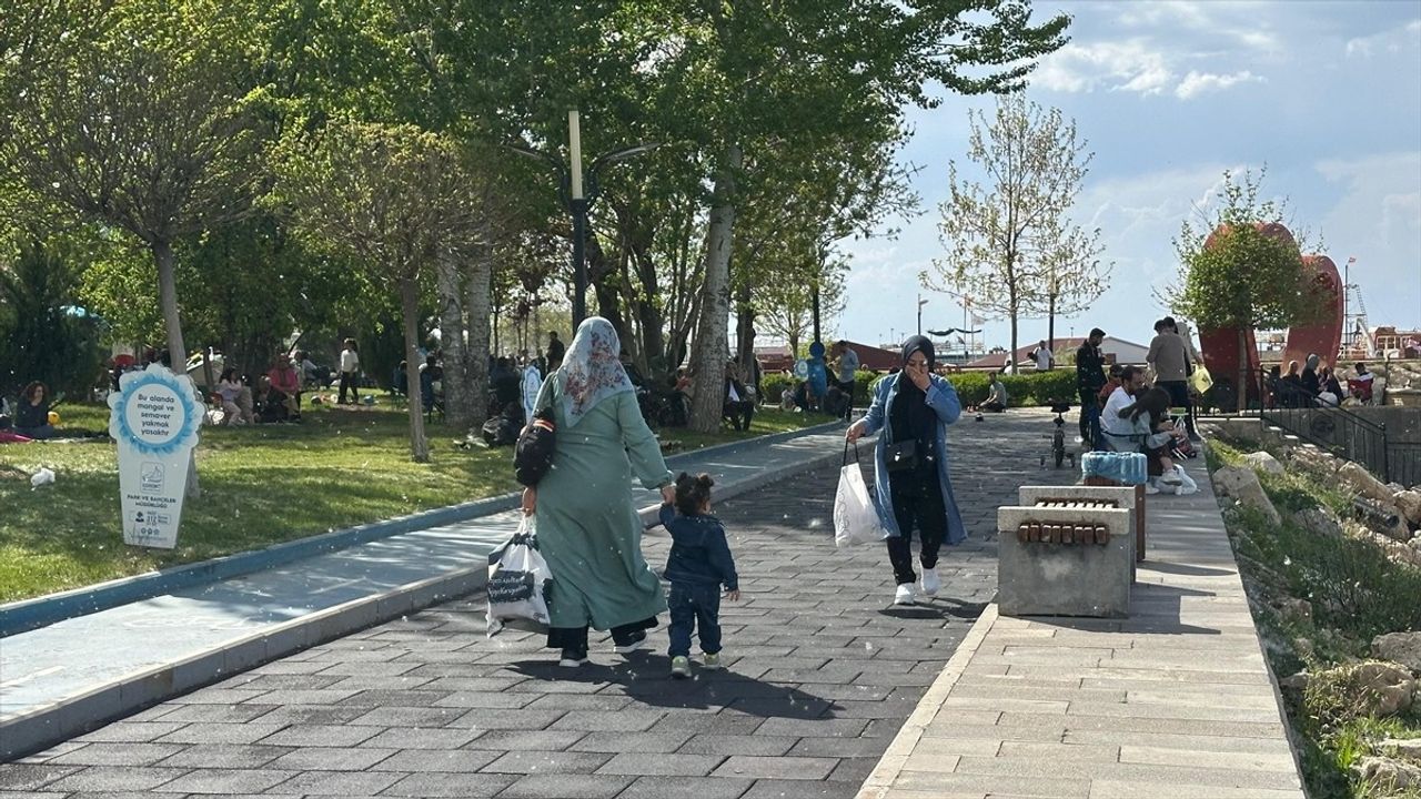 Van'da Artan Polen Yoğunluğu Alerjik Şikayetleri Tetikliyor