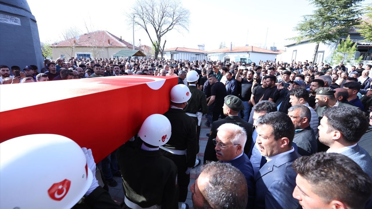 Van'daki Askere Veda: Gökhan Dal Aksaray'da Son Yolculuğuna Uğurlandı
