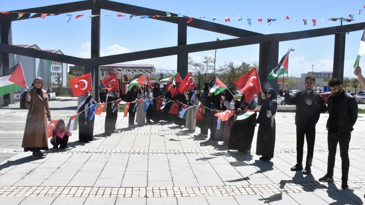 Van YYÜ'den Filistin İçin Koreografi: İşgale Dikkat Çektiler