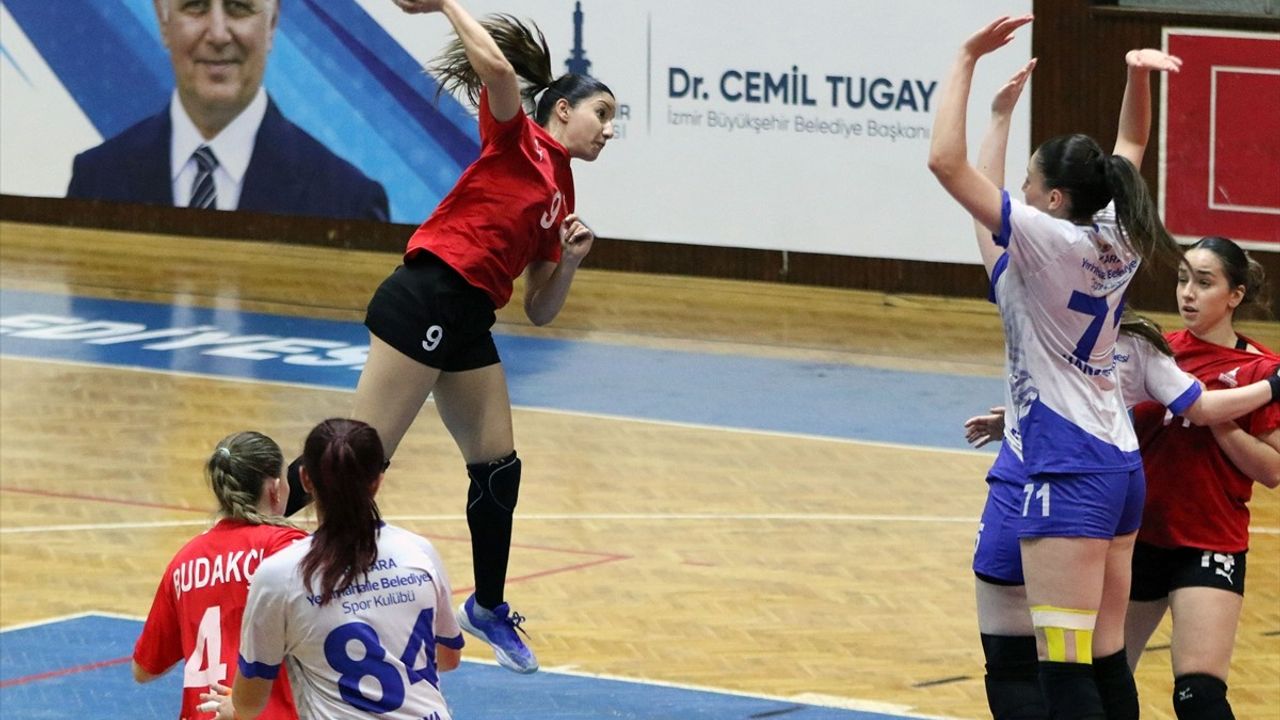 Yenimahalle Belediyespor, Hentbol Süper Lig Play-off'unda İzmir'i Geçti