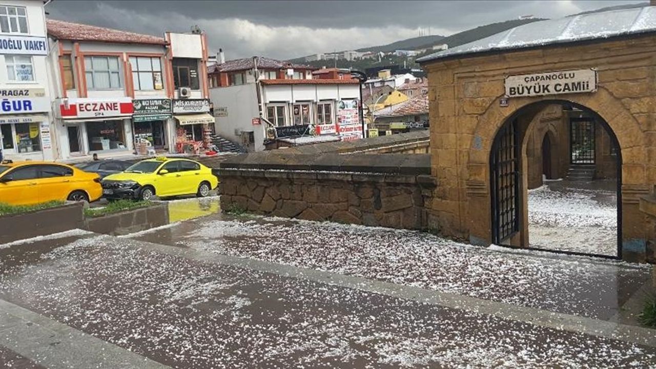 Yozgat'ta Dolu ve Sağanak Yağış Hayatı Olumsuz Etkiledi
