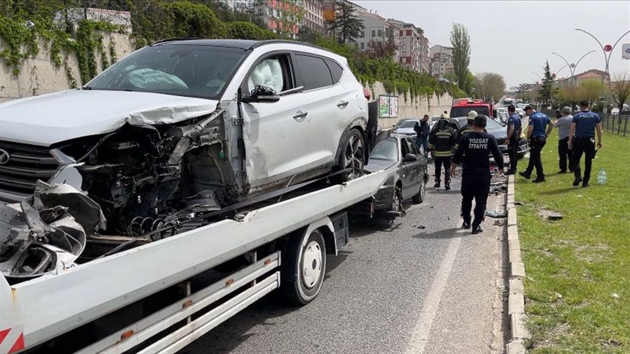 Yozgat'ta Zincirleme Trafik Kazası: 6 Yaralı