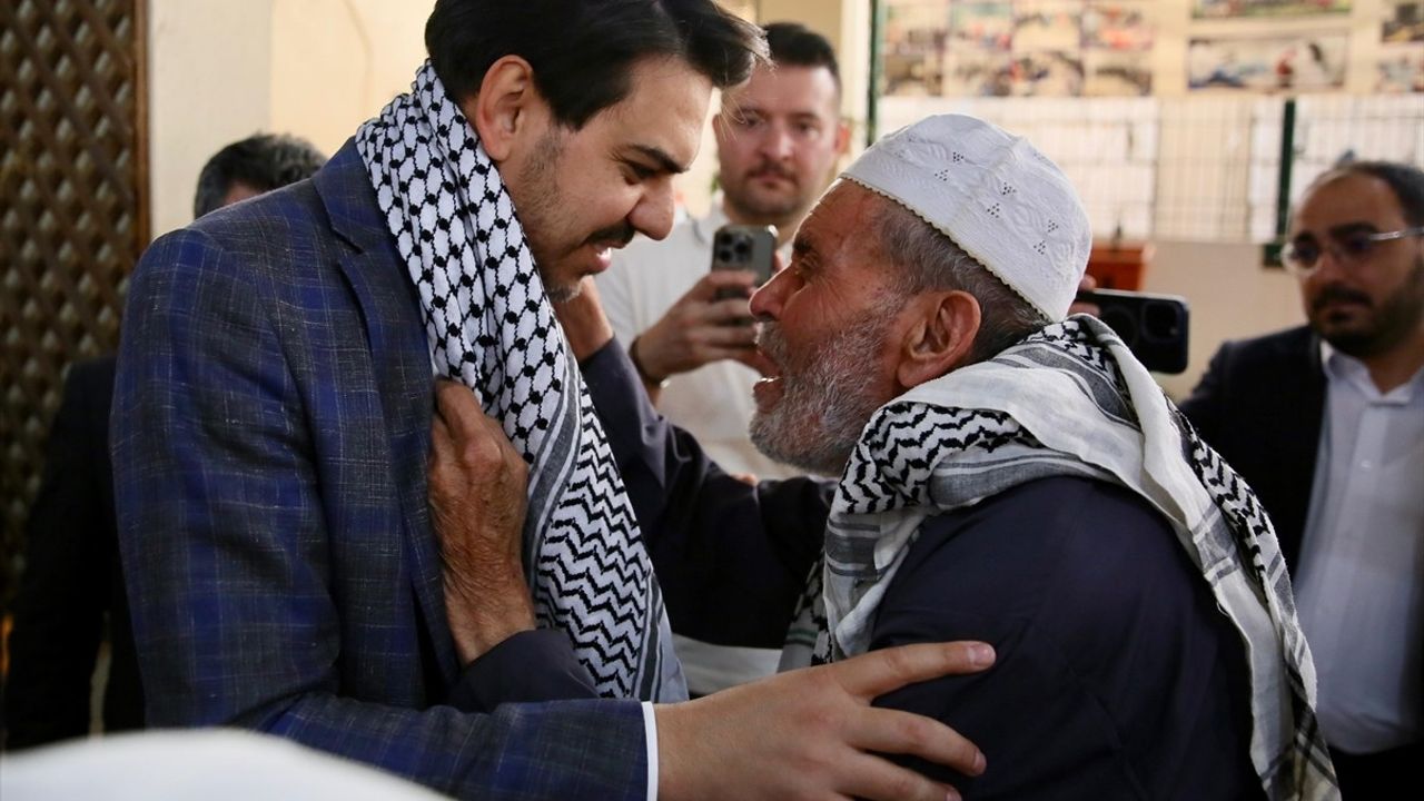 YTB Başkanı Eren, Filistin Mültecileriyle Sabra Şatilla'da Bir Araya Geldi