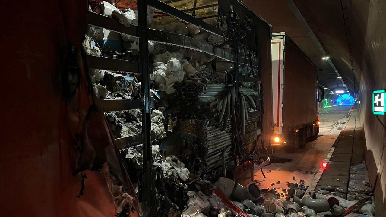 Zigana Tüneli'nde Tır Yangını: Trafik Aksadı