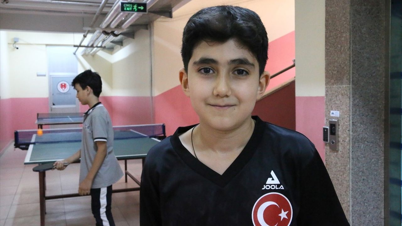 11 Yaşındaki Muhammed Emre, Masa Tenisinde Balkan Şampiyonu Oldu