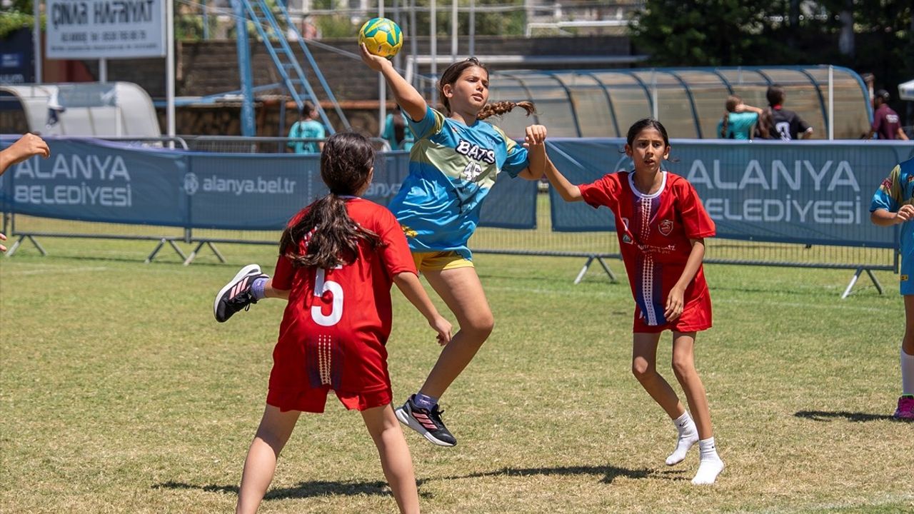 30. Ramazan Demirci Açık Alan Hentbol Turnuvası Alanya'da Tamamlandı