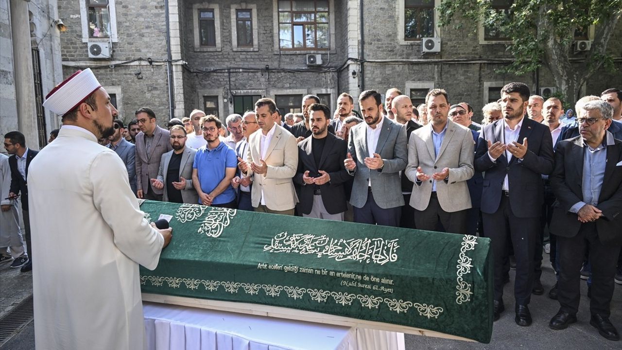 93 Yaşındaki Suzan Tosun, İstanbul'da Son Yolculuğuna Uğurlandı