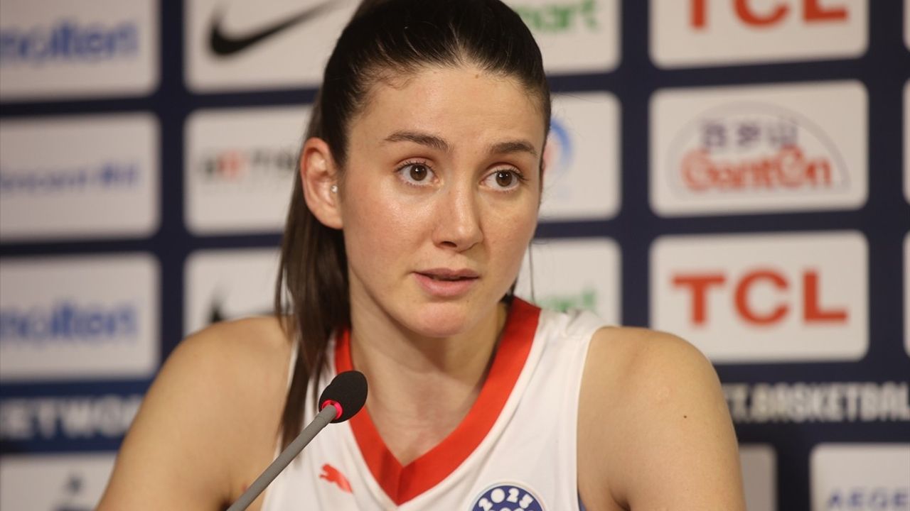 A Milli Kadın Basketbol Takımı, Fransa'ya Karşı Mücadele Etti