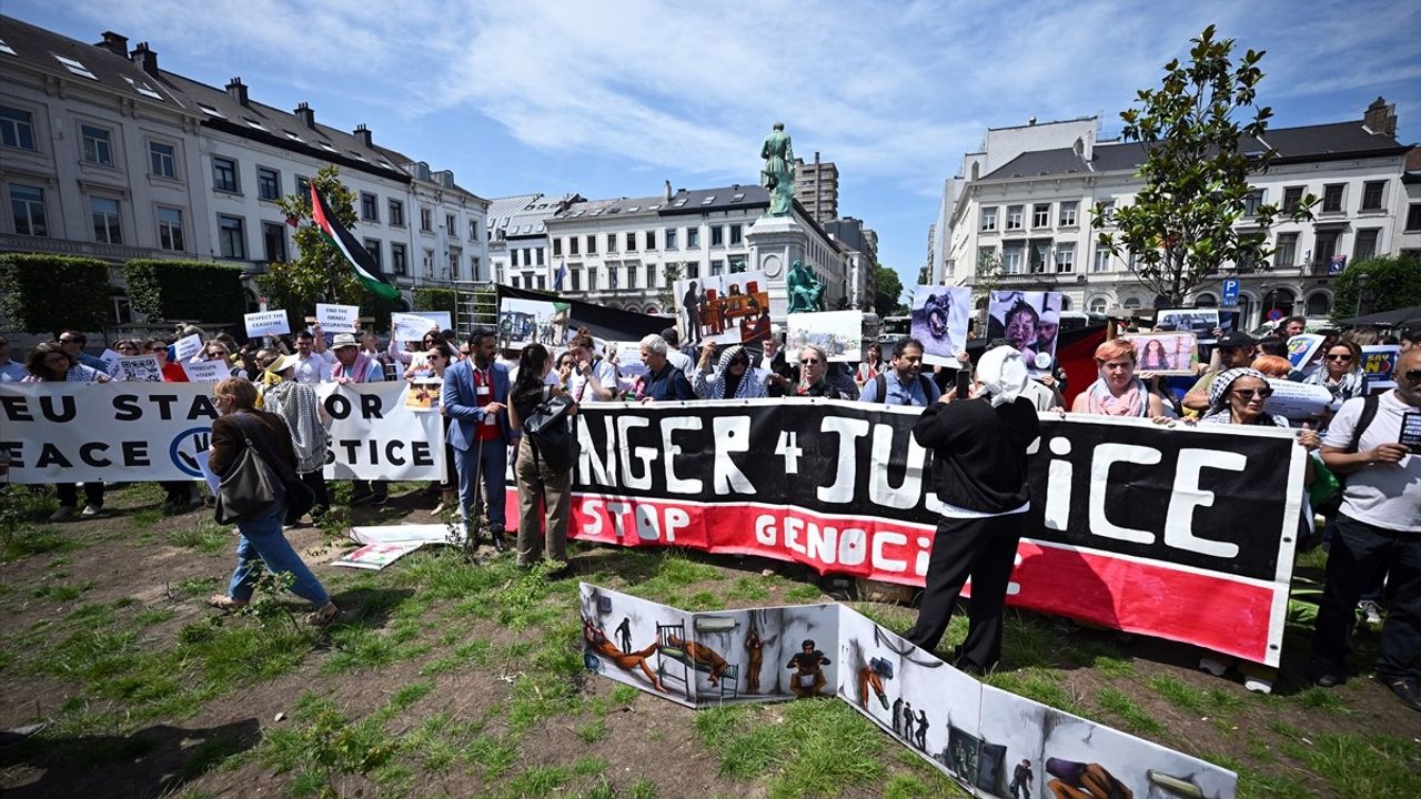 AB Çalışanları, Açlık Grevi Düzenleyen Grupla AP Önünde Filistin'e Destek Oldu